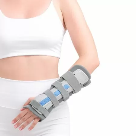 Бандаж на лучезапястный сустав ORTO LWR-622 длинный, правый, размер универсальный