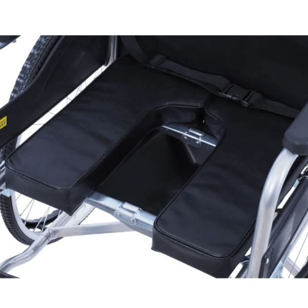 Кресло-коляска MET STADIK 200 WC, артикул 17316, с санитарным оснащением, сиденье из кожзама, ширина сиденья 42 см, колеса пневматические