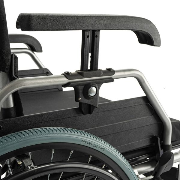 Кресло-коляска Barry Euro с регулировкой ширины сиденья 43-48 см, колеса пневматические